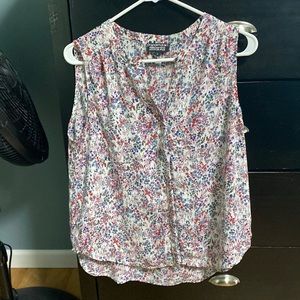 Women’s Sleeveless Blouse
